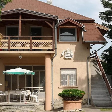 Vitorlas Apartmanhaz Siofok Ngoại thất bức ảnh