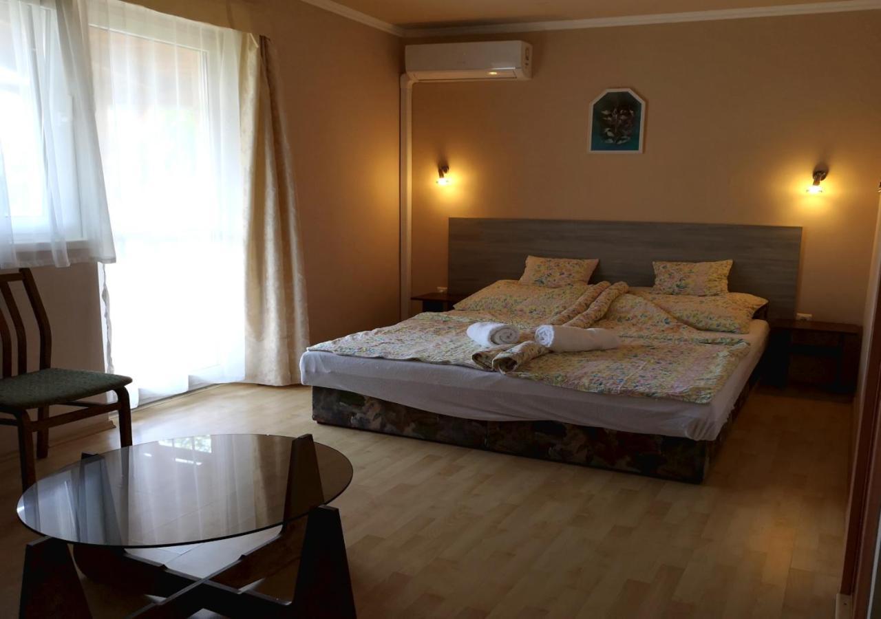 Vitorlas Apartmanhaz Siofok Ngoại thất bức ảnh