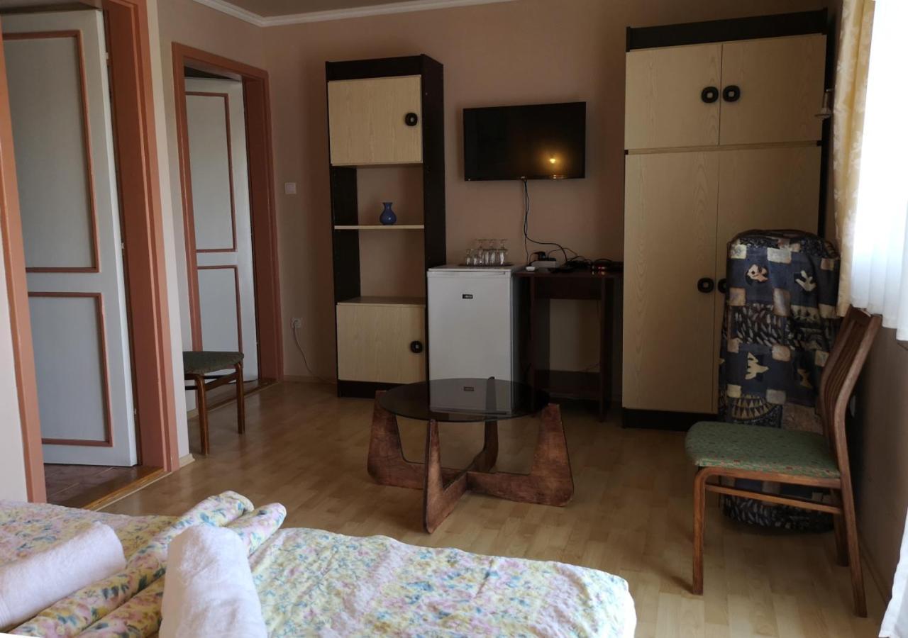 Vitorlas Apartmanhaz Siofok Ngoại thất bức ảnh